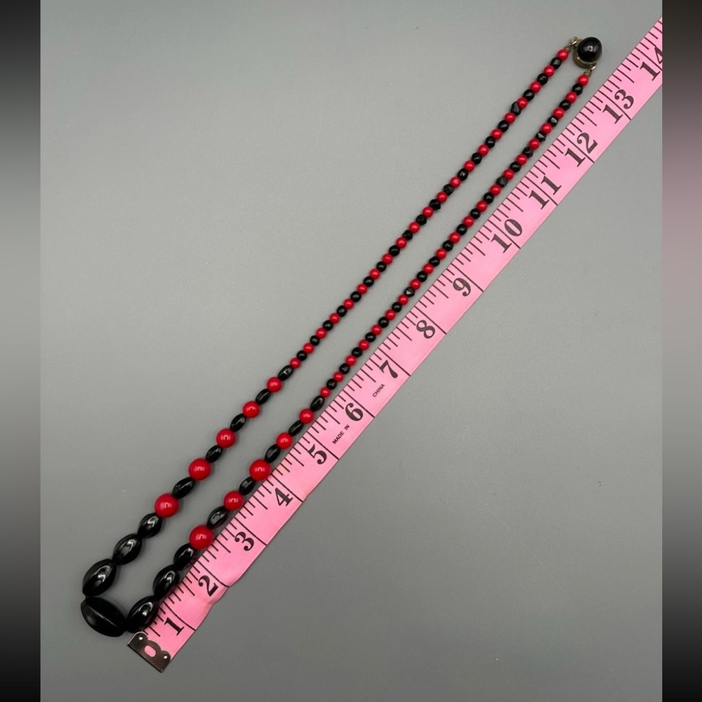 Vintage Black & Red Glass Beaded Necklace ~27” Box Clasp Unsigned *Some Chipped* - Picture 3 of 14